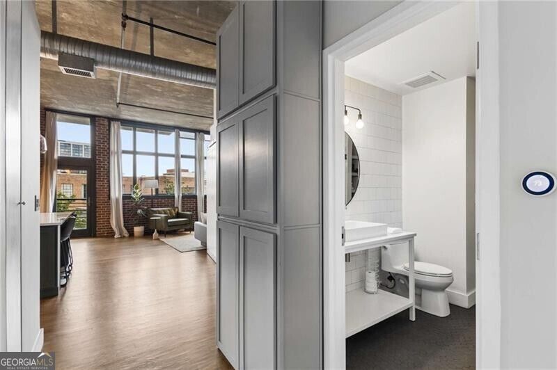 Photo of 640 Glen Iris Drive NE #302, Atlanta, GA 30308 (MLS # 10850336)