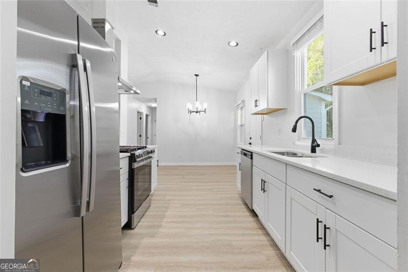 6385 Emerald Pointe CIR