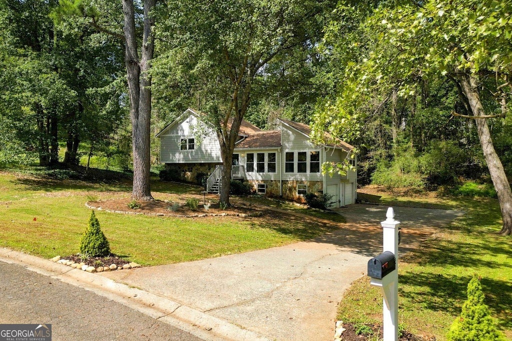 Photo of 5024 Gunners Run, Roswell, GA 30075 (MLS # 10853628)