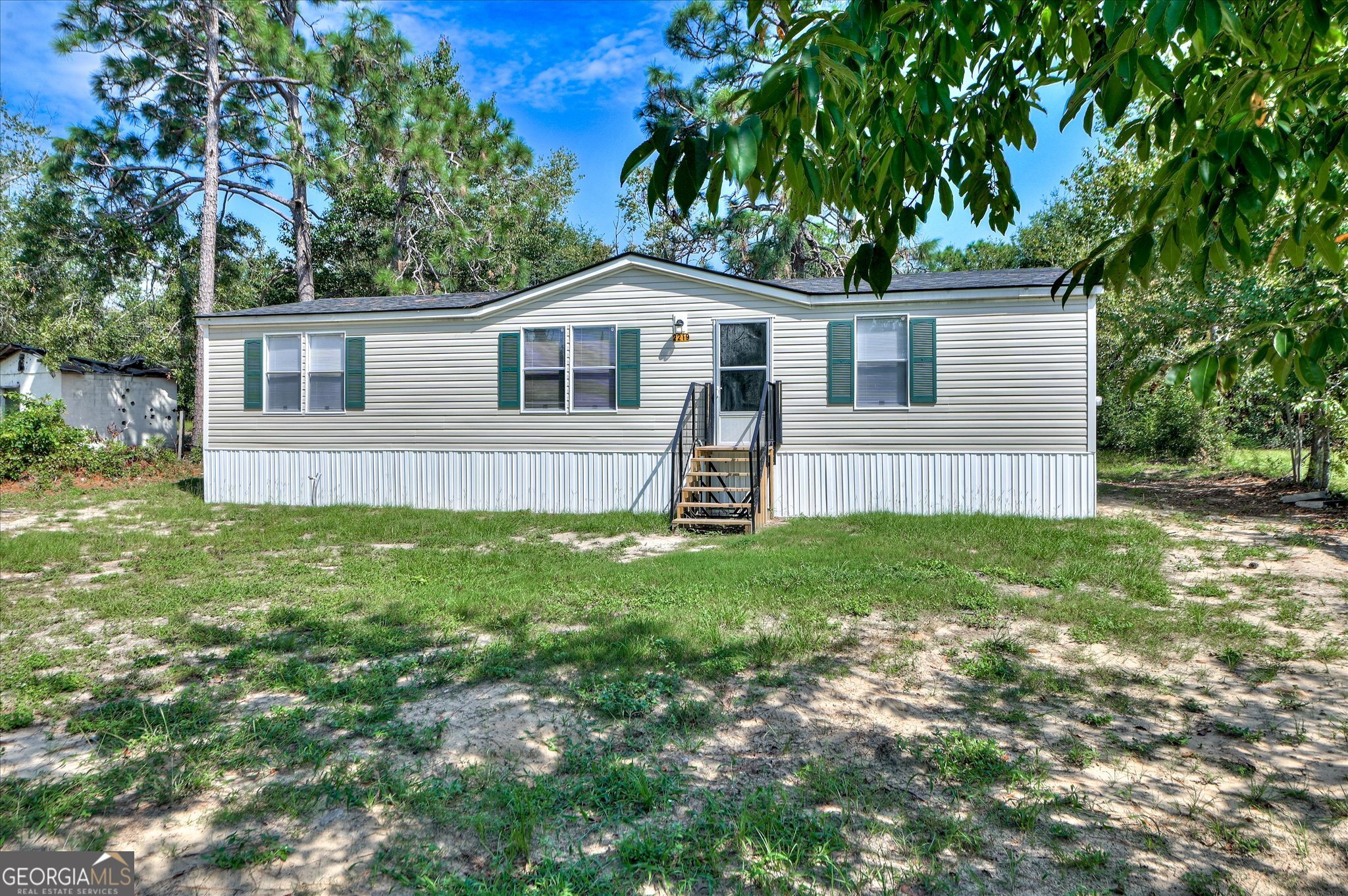2219 Travis RD