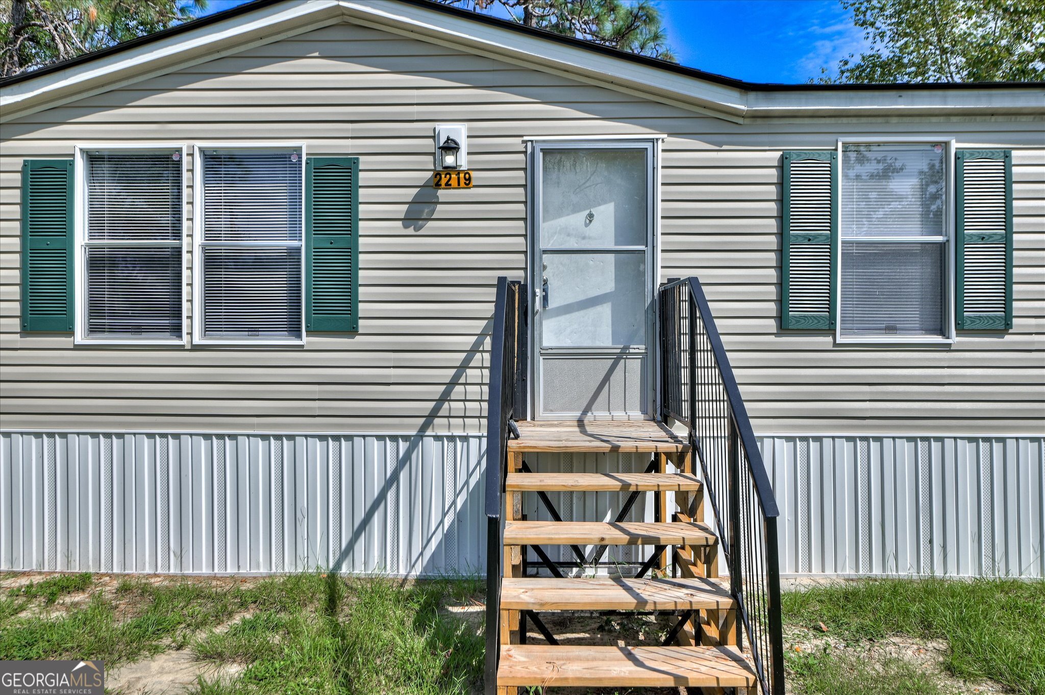 2219 Travis RD