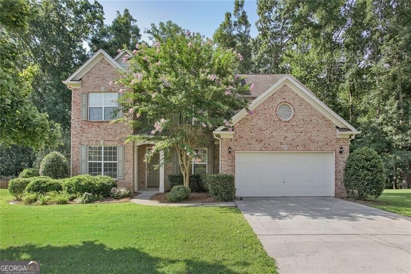 Don't miss this amazing opportunity to live in highly sought after Alpharetta, just minutes from The Avalon and charming Downtown Alpharetta. This beautiful traditional home features a spacious two-story great room with a clear view from the kitchen, perfect for everyday living and entertaining. You'll also find a separate dining room for special gatherings, and a convenient upstairs laundry room located near the primary suite. Enjoy access to the community pool and top-rated schools-this home truly has it all!