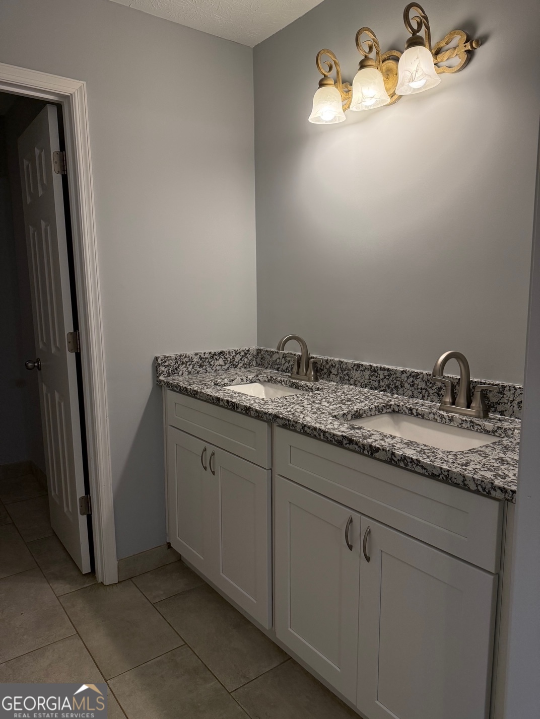 FALCON CREST - Residential Lease