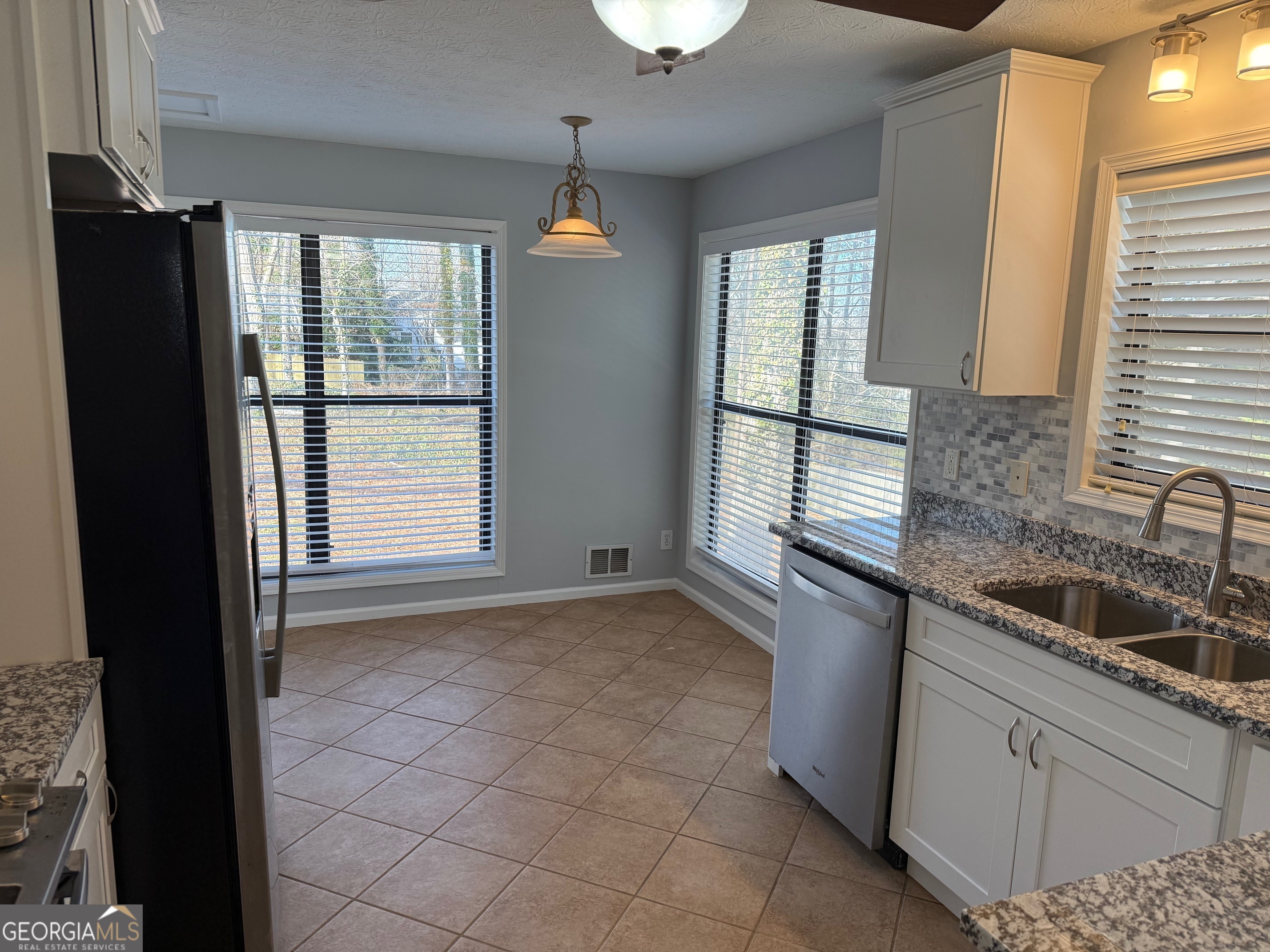 FALCON CREST - Residential Lease