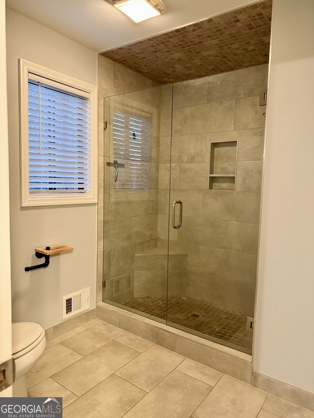 FALCON CREST - Residential Lease