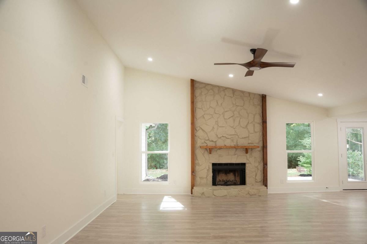 1139 Hillcrest CT