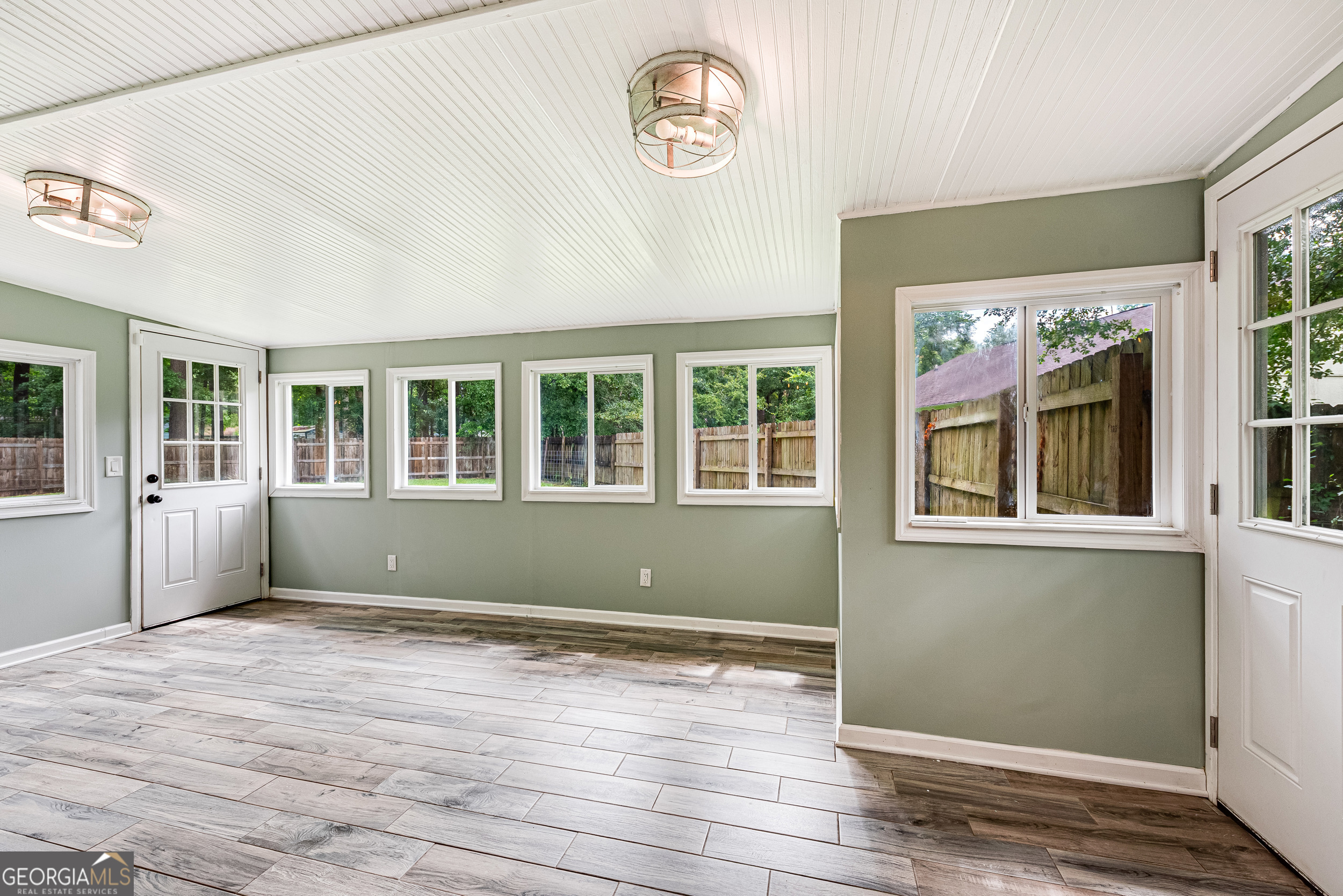 102 Creekwood LN
