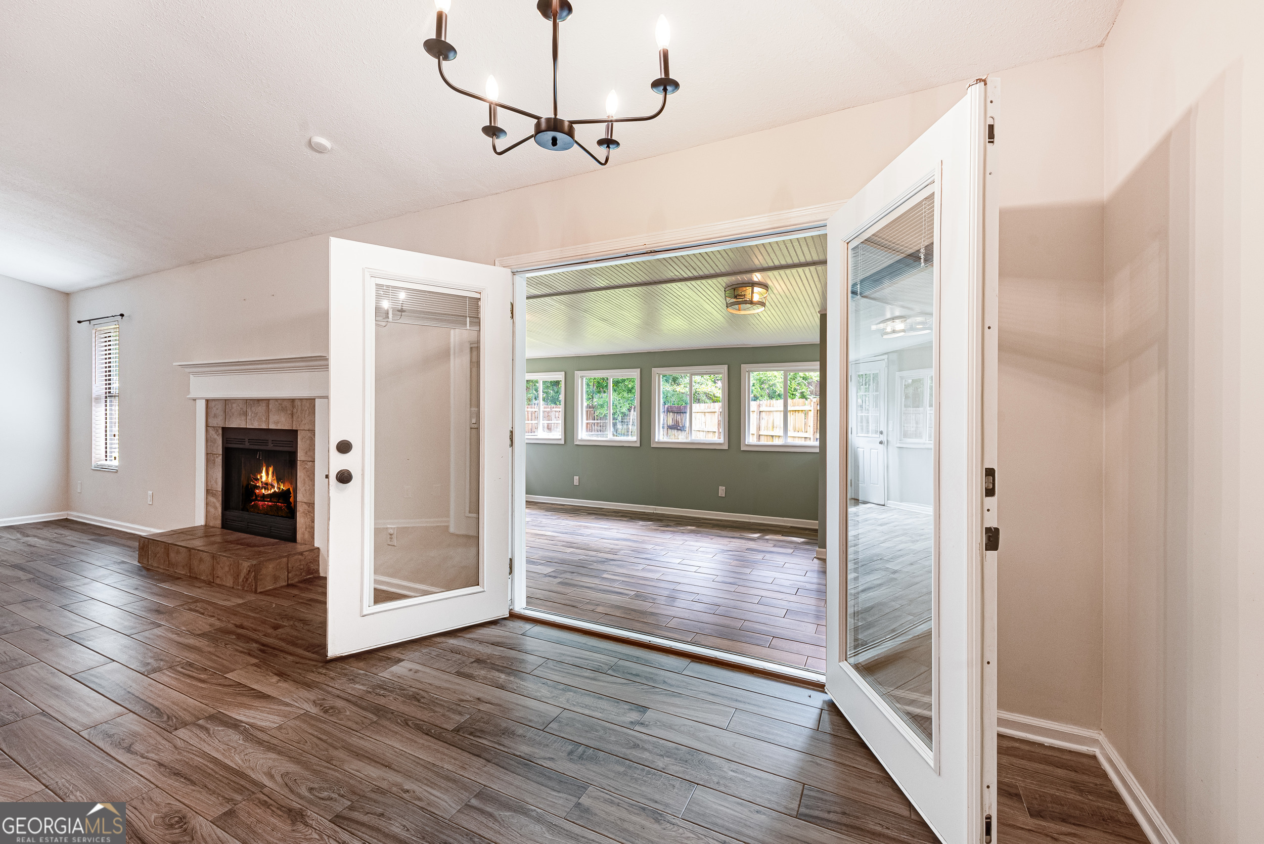 102 Creekwood LN