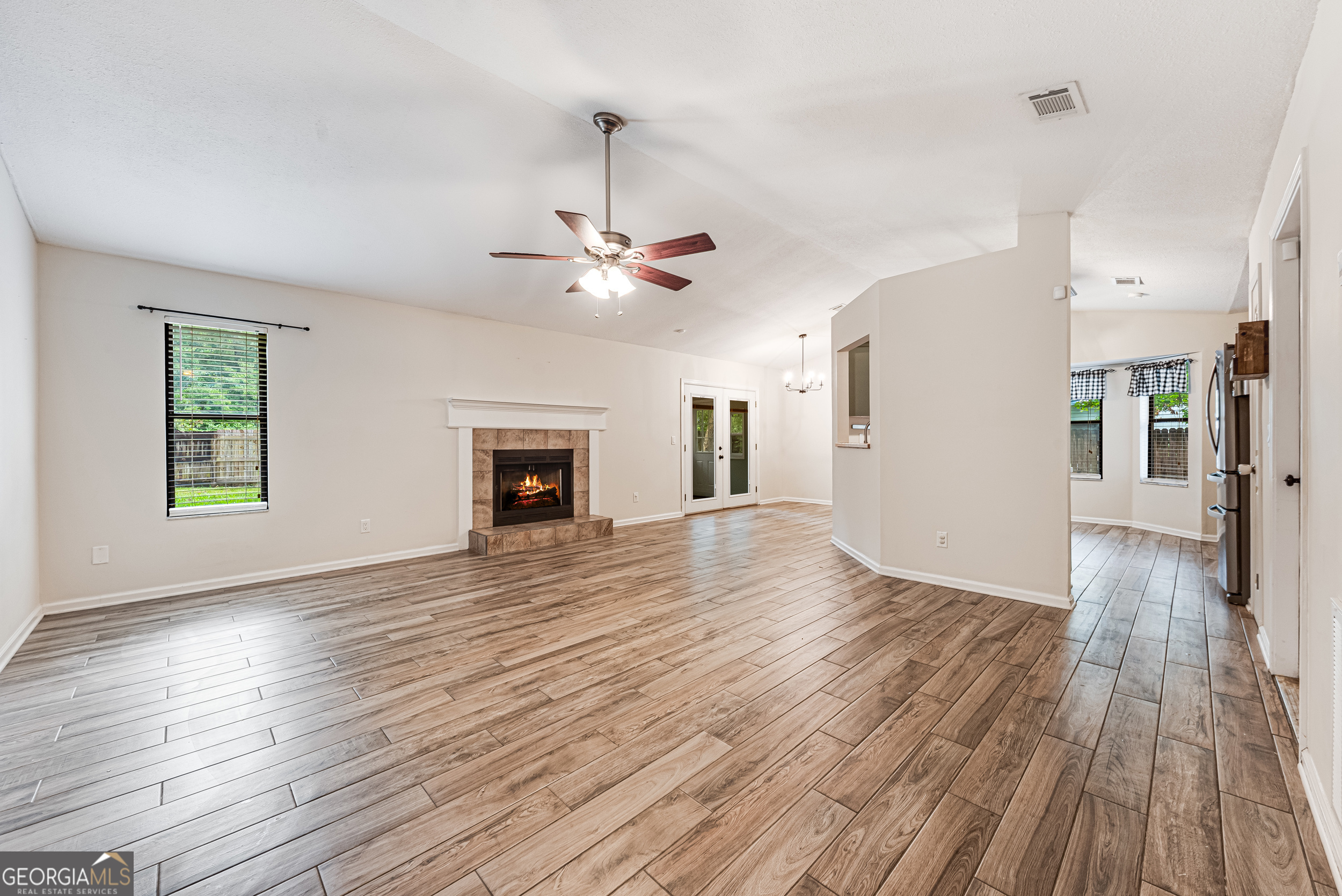 102 Creekwood LN