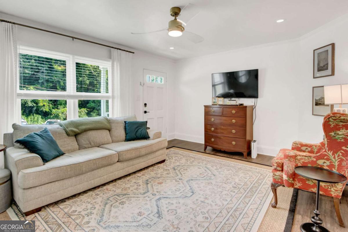 3465 Woodlawn CIR