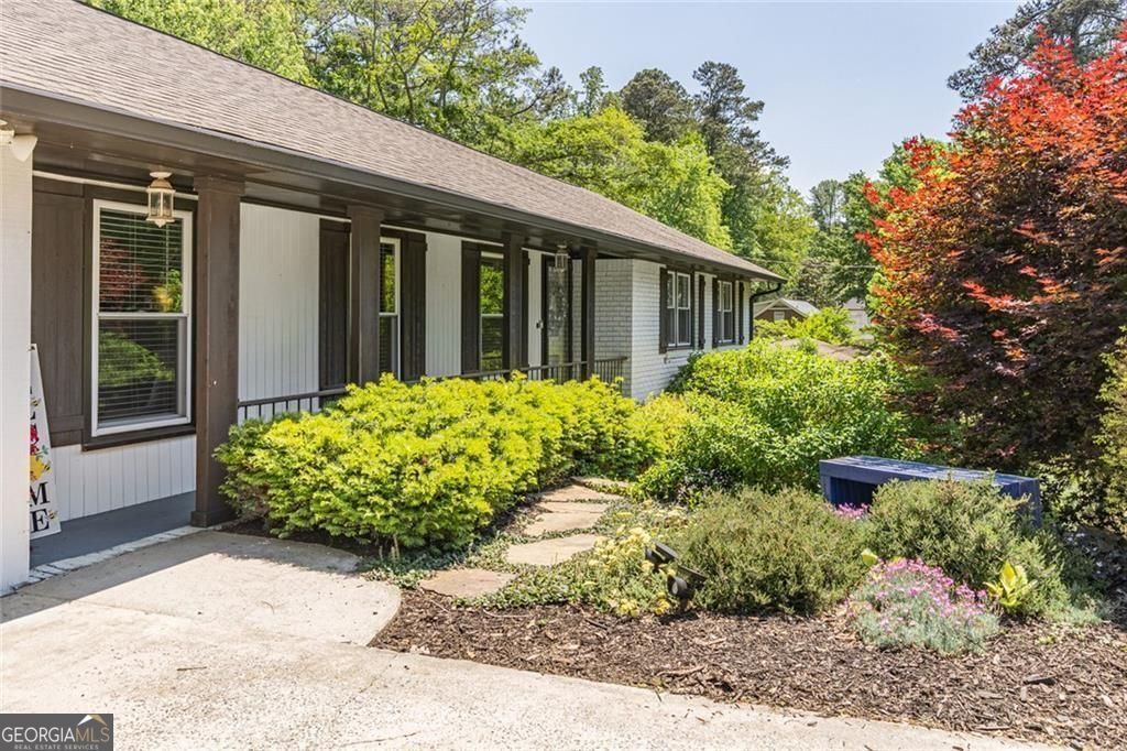 Photo of 617 Brookline Drive SE, Marietta, GA 30067 (MLS # 10740914)