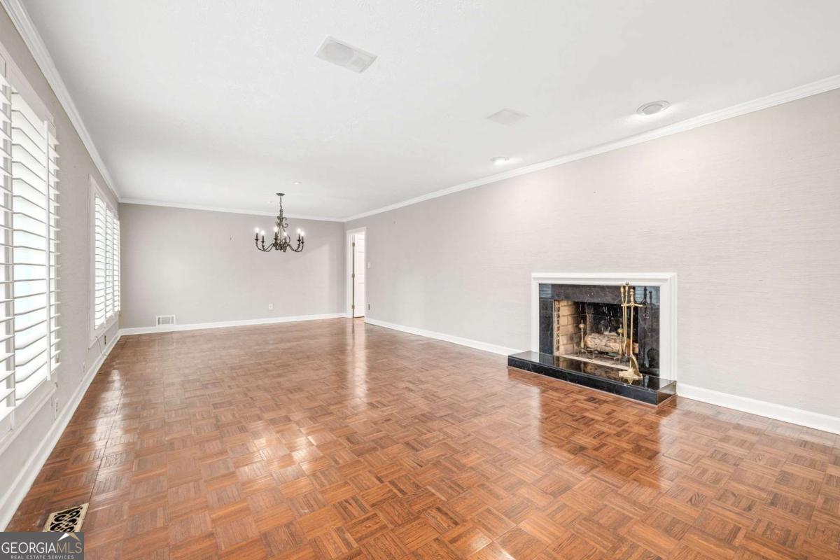 125 Deerfield RD