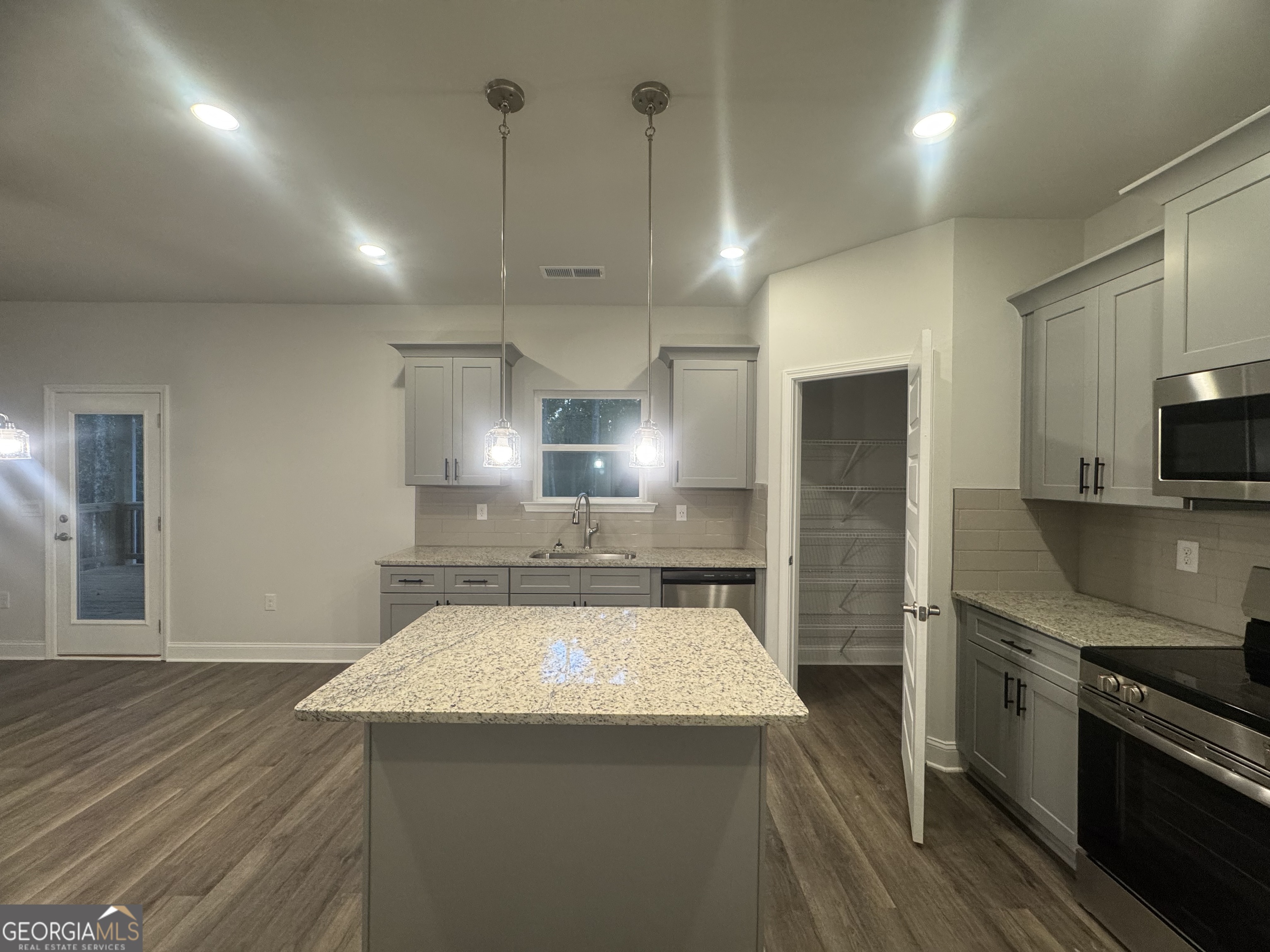 502 Walnut Creek PKWY