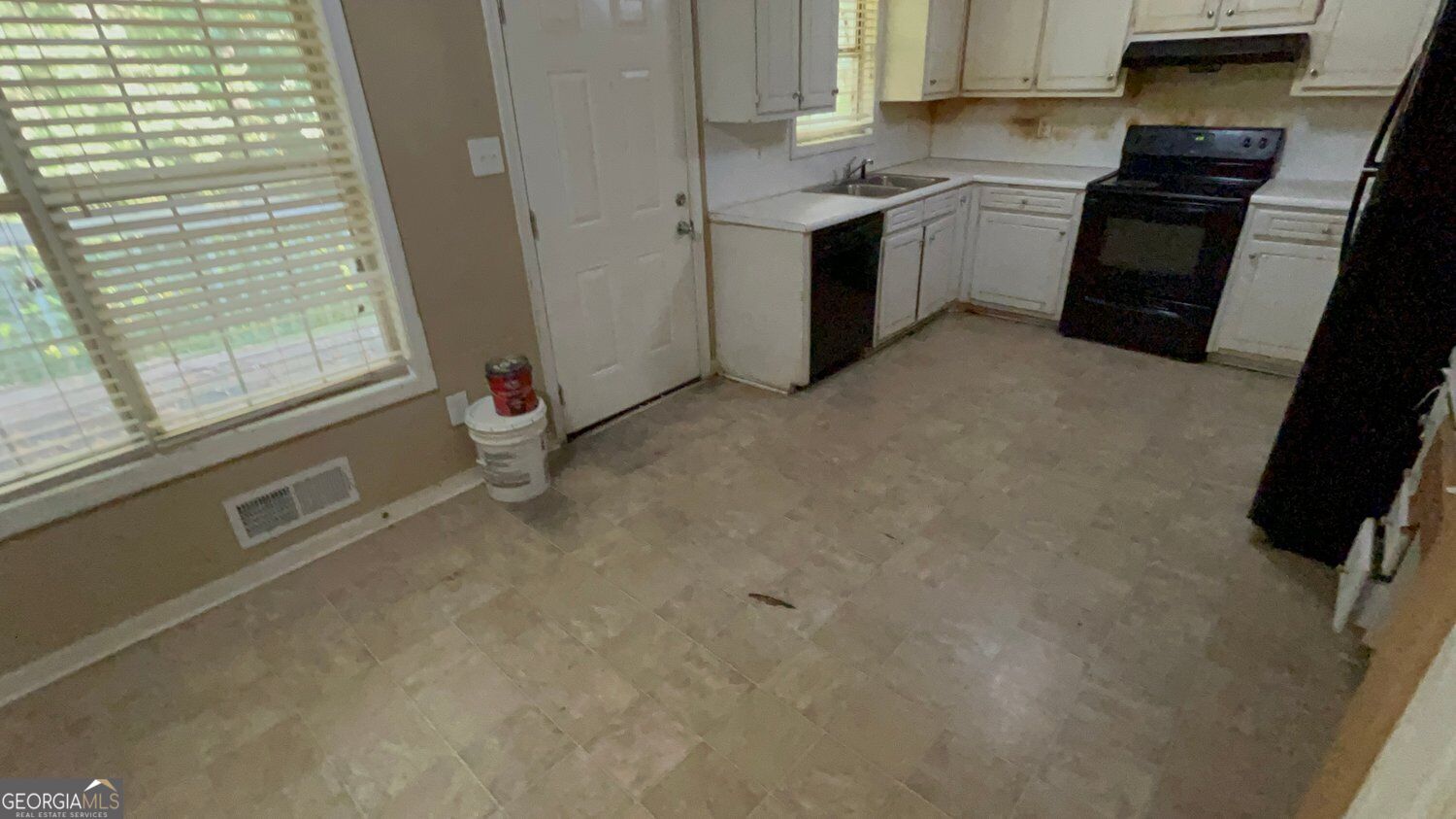 3221 Summer Wood CIR