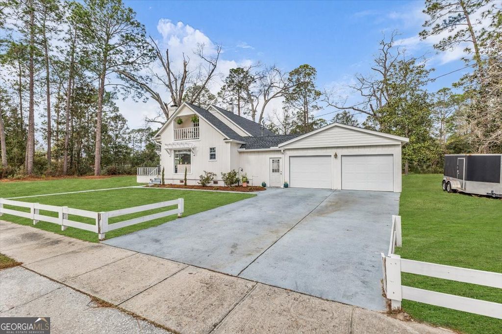 Photo of 686 S 4th Street, Jesup, GA 31545 (MLS # 10698435)