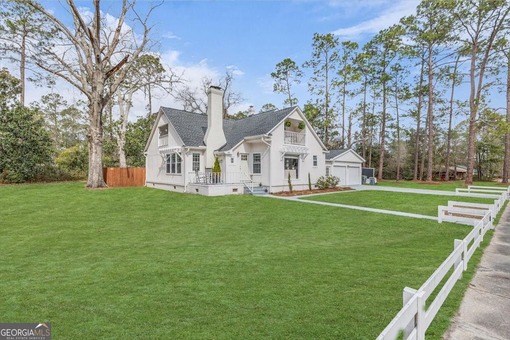 Photo of 686 S 4th Street, Jesup, GA 31545 (MLS # 10698435)