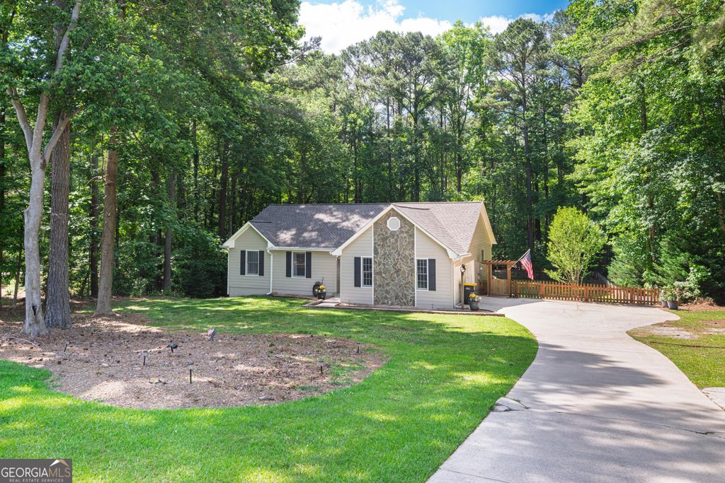 Photo of 25 Ashley Creek Drive, Newnan, GA 30263 (MLS # 10764834)
