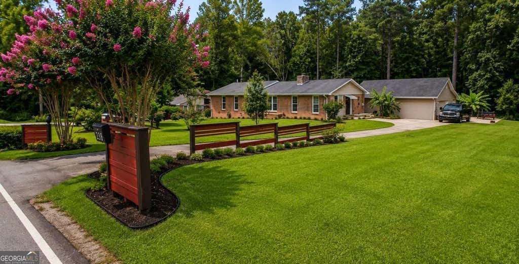 Photo of 238 W Wedgewood Circle, Newnan, GA 30263 (MLS # 10815030)