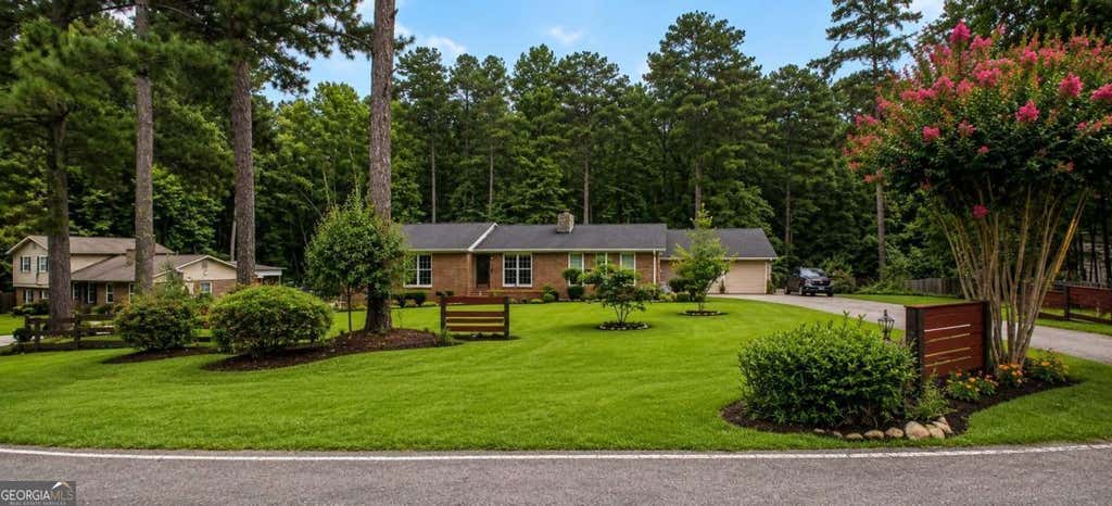 Photo of 238 W Wedgewood Circle, Newnan, GA 30263 (MLS # 10815030)