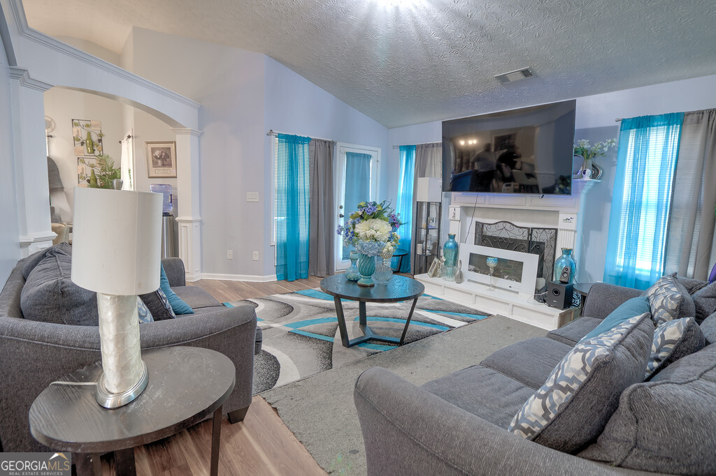 1513 Pointe South CIR