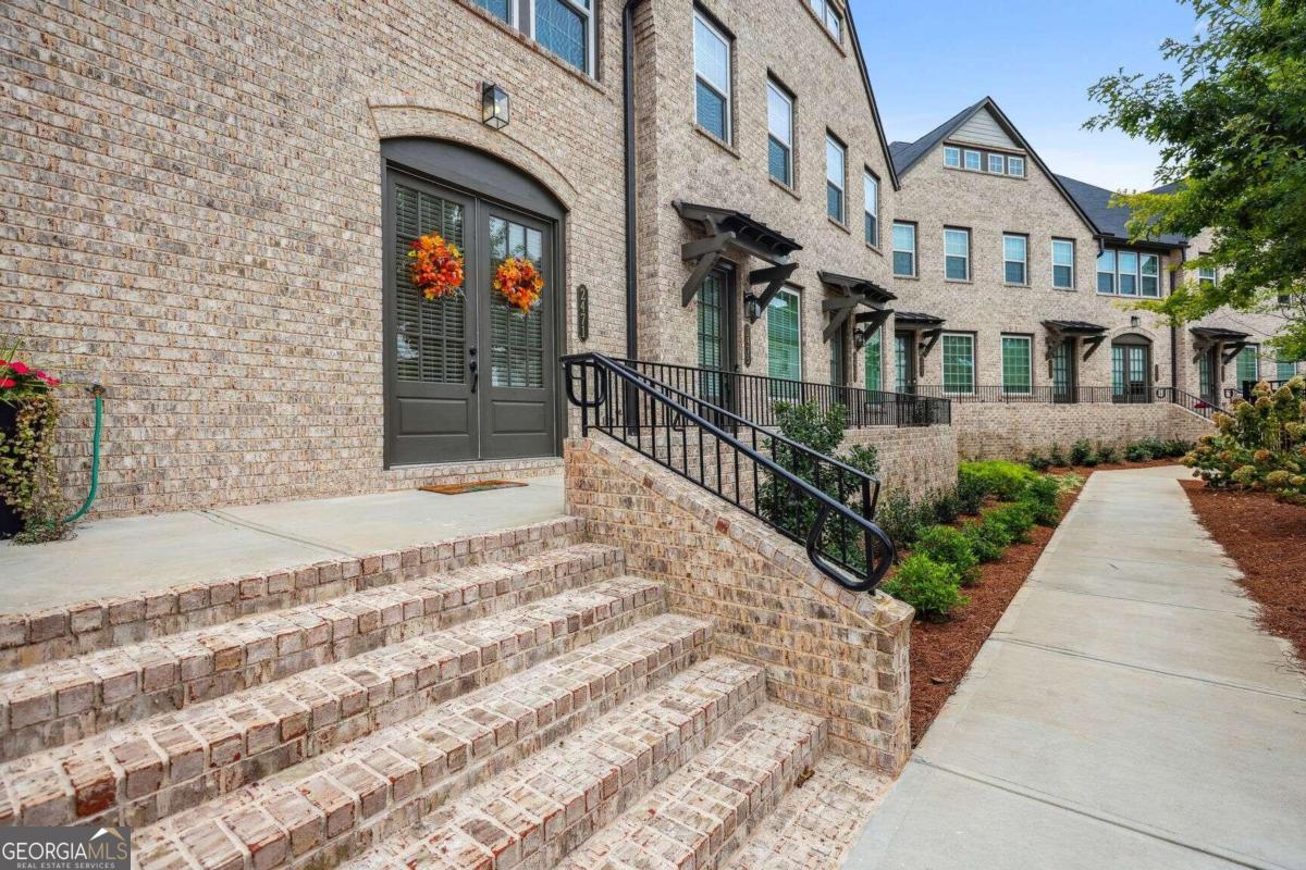 Photo 1 of 27 — 2471 Figaro DR 201, Atlanta, GA 30339