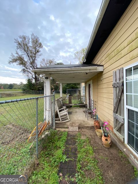 A home in Lizella