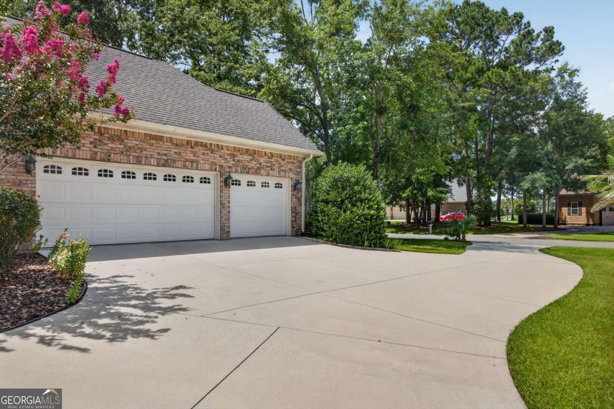 639 Chastain CIR