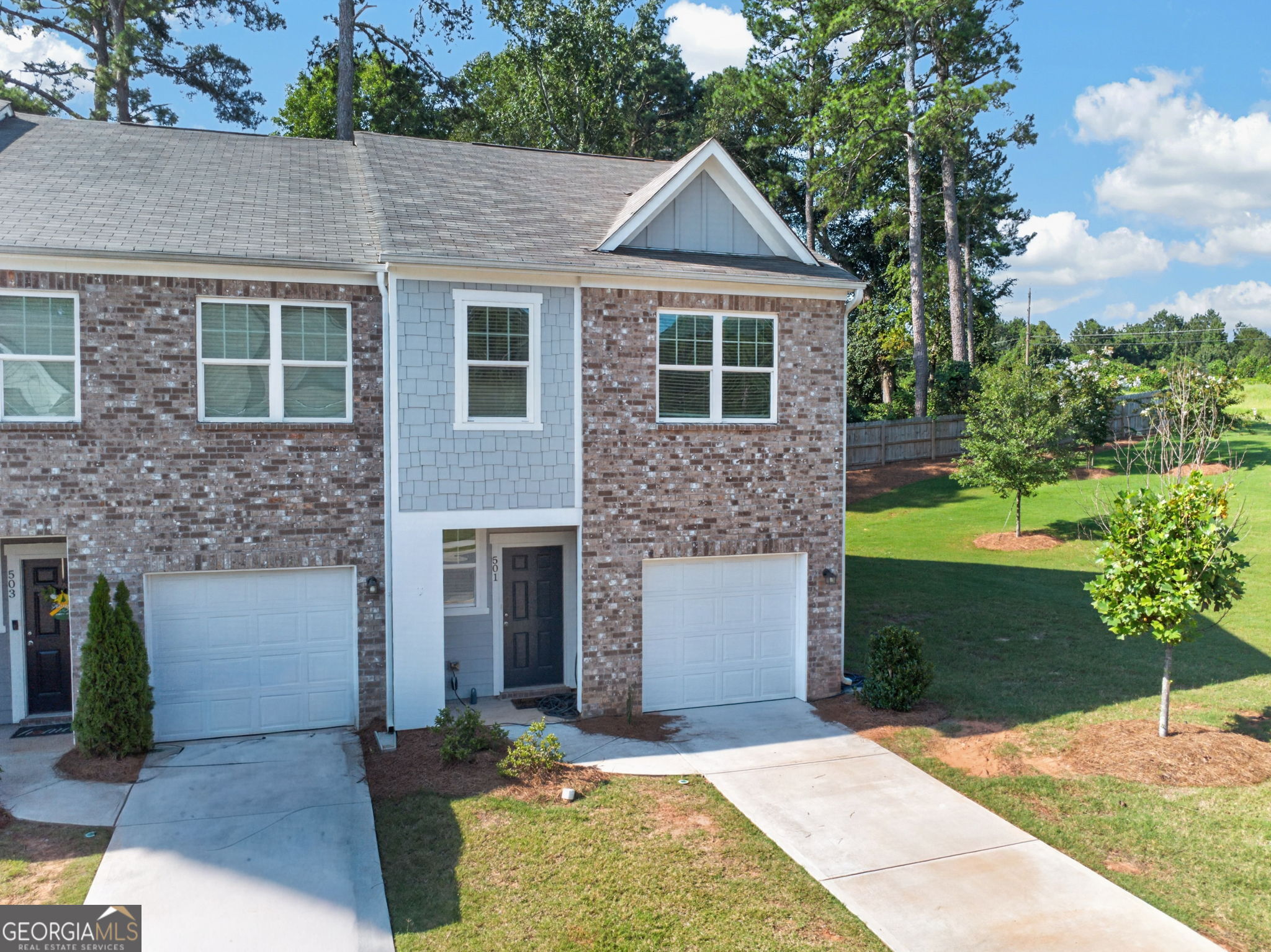 501 Magnolia CIR