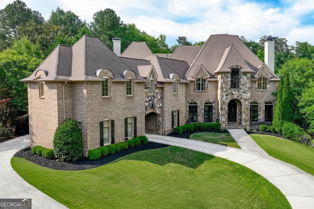 Photo of 453 Londonberry Road NW, Atlanta, GA 30327 (MLS # 10850960)