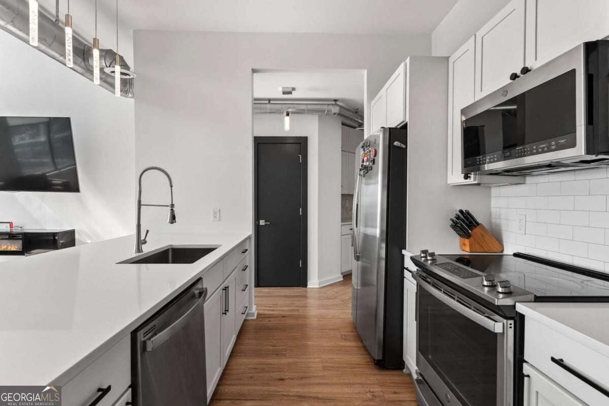260 18th ST NW 10226
