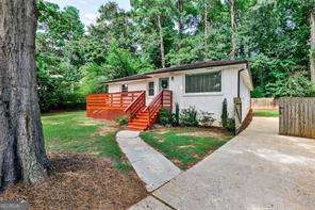 Photo of 2352 Marion Circle, Decatur, GA 30032 (MLS # 10638829)