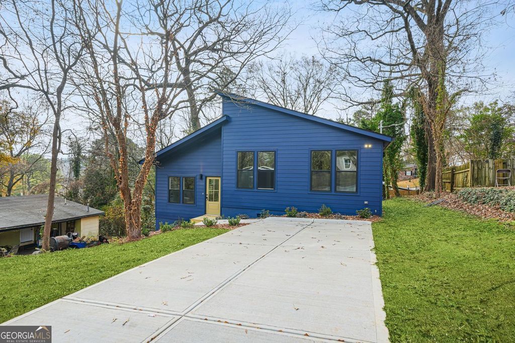 Photo of 1674 Mary George Avenue NW, Atlanta, GA 30318 (MLS # 10669928)