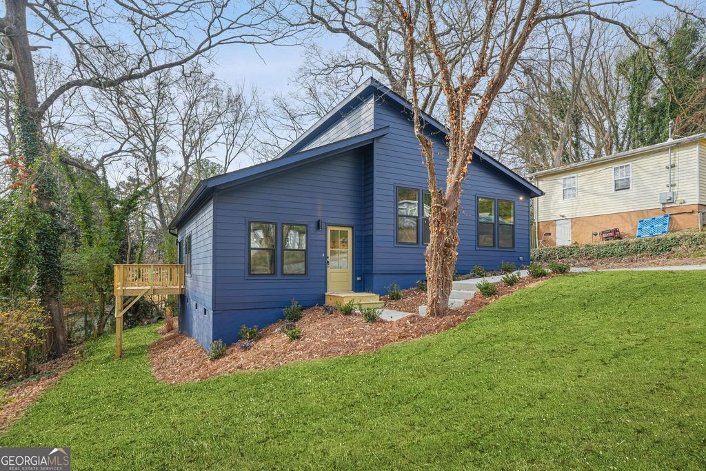 Photo of 1674 Mary George Avenue NW, Atlanta, GA 30318 (MLS # 10669928)