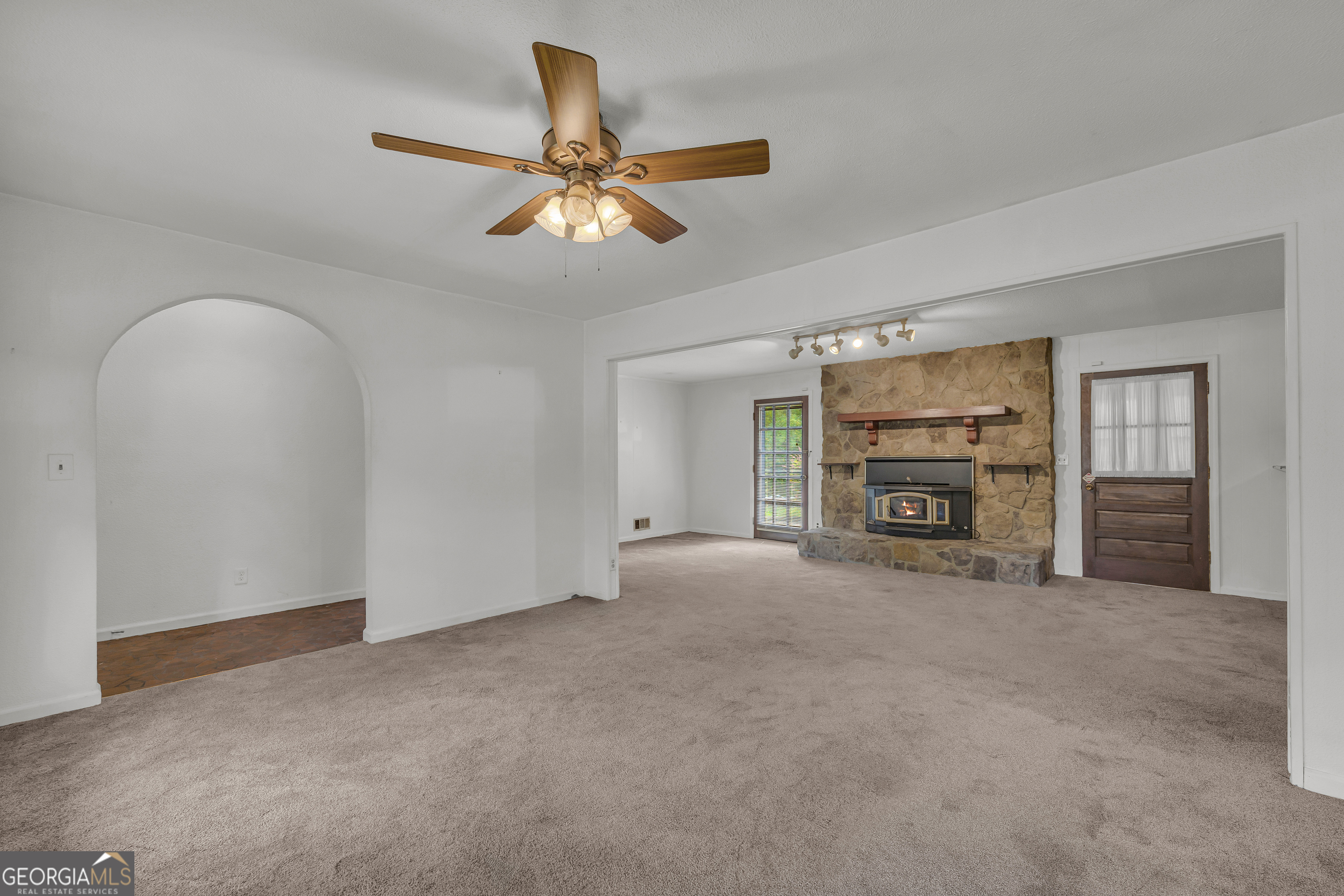 12 Beaverdam Creek RD