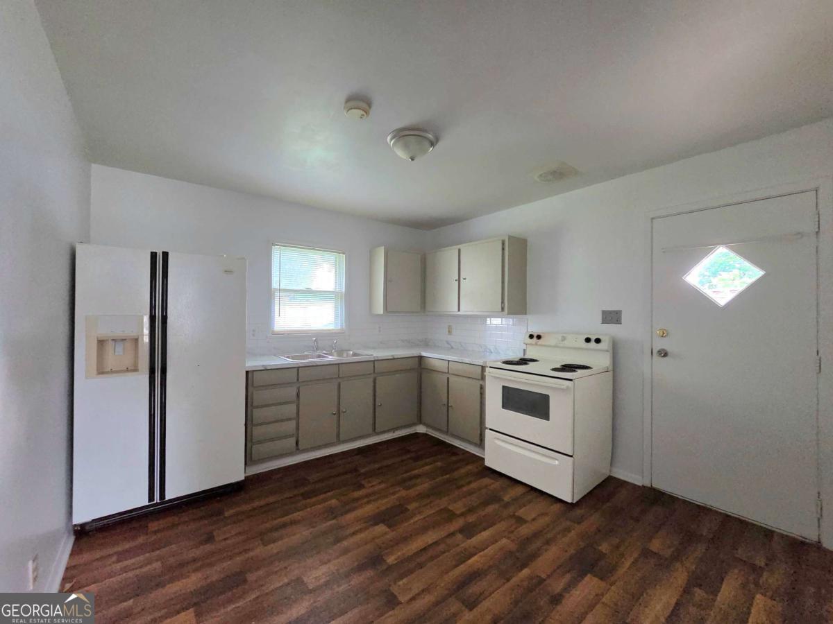 104 Delaware AVE