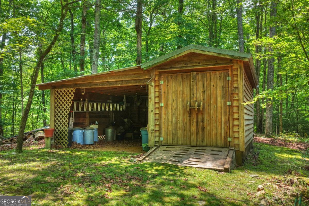 221 Shade Tree LN 15