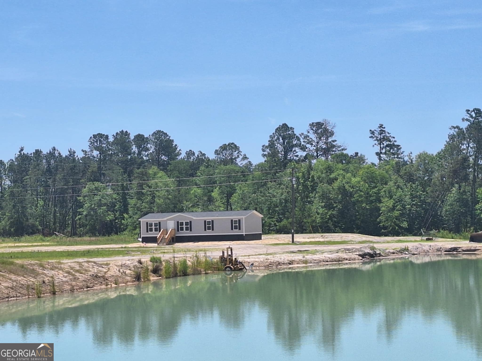 Beautiful new 2025 Champion Home Run 28 x 56 4 bedroom 2 bath, 1568 sq ft home sitting on 1.066 acres in a great area.