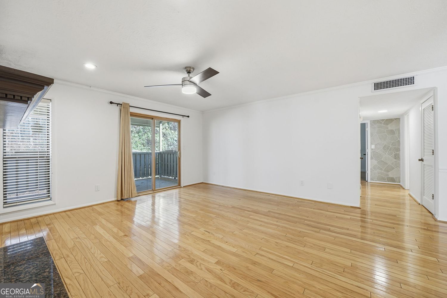 Atlanta, Georgia 30350, United States, 2 Bedrooms Bedrooms, ,2 BathroomsBathrooms,Residential,Active,254650