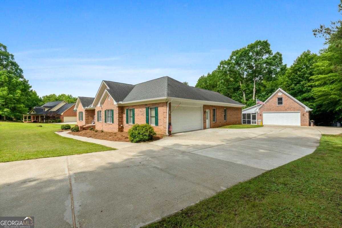 604 Clearwater CT
