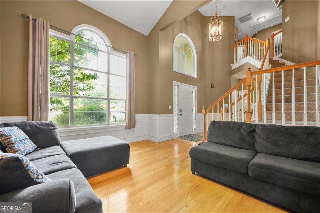 160 Windy CIR
