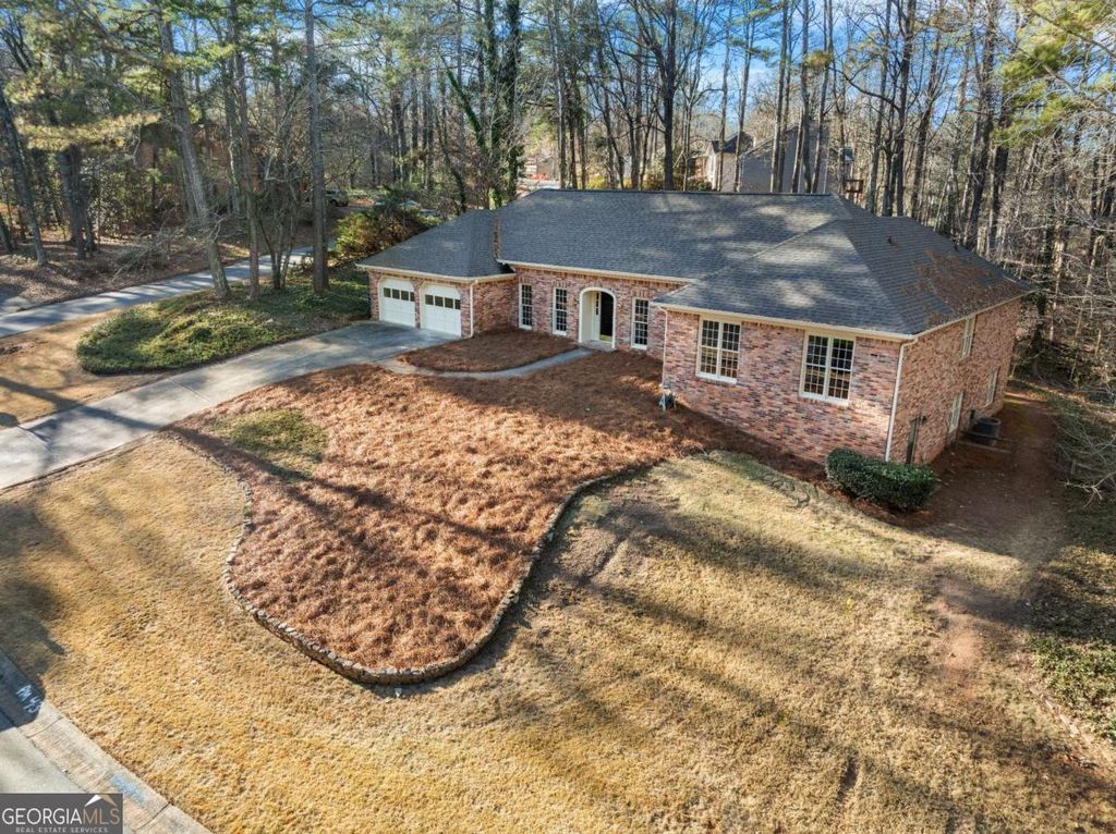 Photo of 3420 Belleford Court NE, Roswell, GA 30075 (MLS # 10660544)