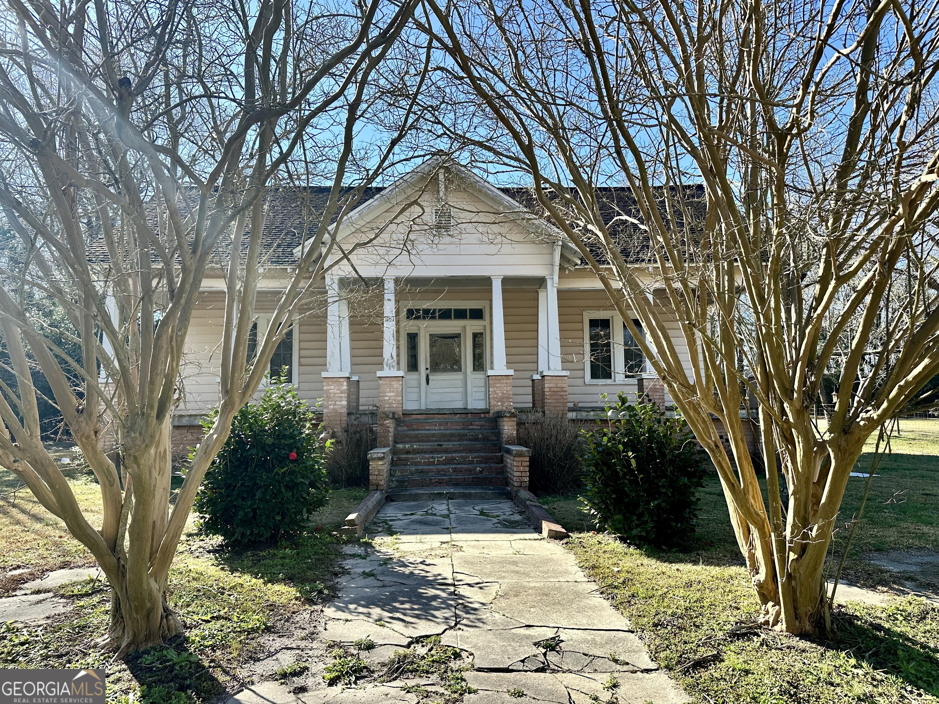 A historic home on a double-sized lot in Vidette. This home greets you with a spacious covered front porch, perfect for unwinding on your rocking chairs. Enter into a grand foyer adorned with original hardwood flooring. This sizable residence boasts recent upgrades such as a new water heater, roof, and septic tank. The kitchen has undergone a complete transformation, featuring LVP flooring, recessed lighting, fresh paint, and new appliances. Boasting 4 bedrooms and 4 bathrooms, the primary bedroom showcases a newly remodeled bathroom adding a contemporary touch. Additional features include a detached two-car garage and a chicken coop. Don't overlook this gem! Schedule a showing and make this spacious property your forever home.