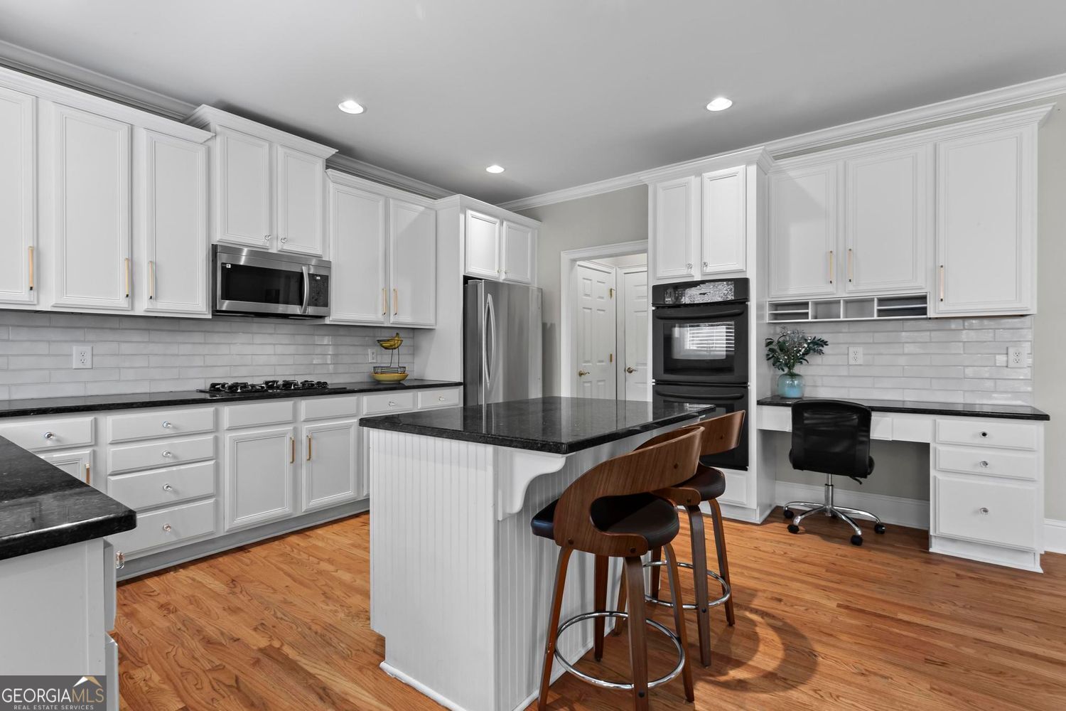 Alpharetta, Georgia 30005, United States, 5 Bedrooms Bedrooms, ,4 BathroomsBathrooms,Residential,Pending,192244