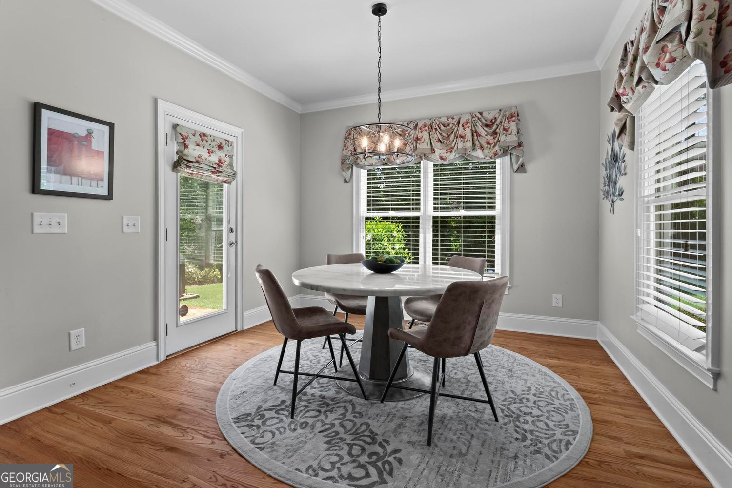 Alpharetta, Georgia 30005, United States, 5 Bedrooms Bedrooms, ,4 BathroomsBathrooms,Residential,Pending,192244