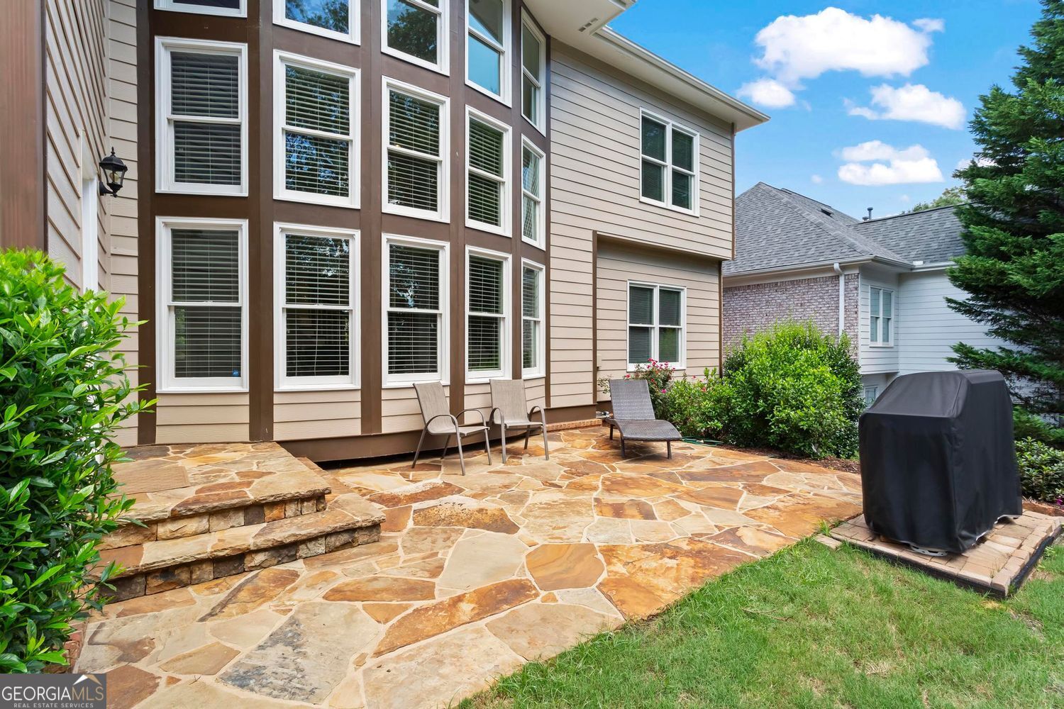 Alpharetta, Georgia 30005, United States, 5 Bedrooms Bedrooms, ,4 BathroomsBathrooms,Residential,Pending,192244