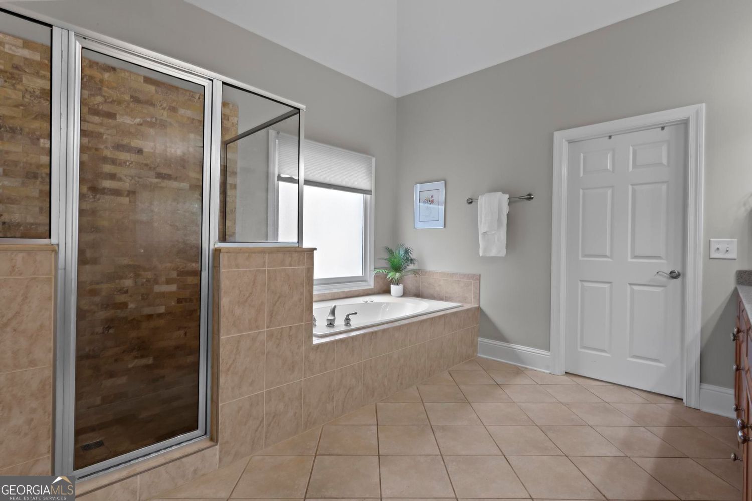 Alpharetta, Georgia 30005, United States, 5 Bedrooms Bedrooms, ,4 BathroomsBathrooms,Residential,Pending,192244