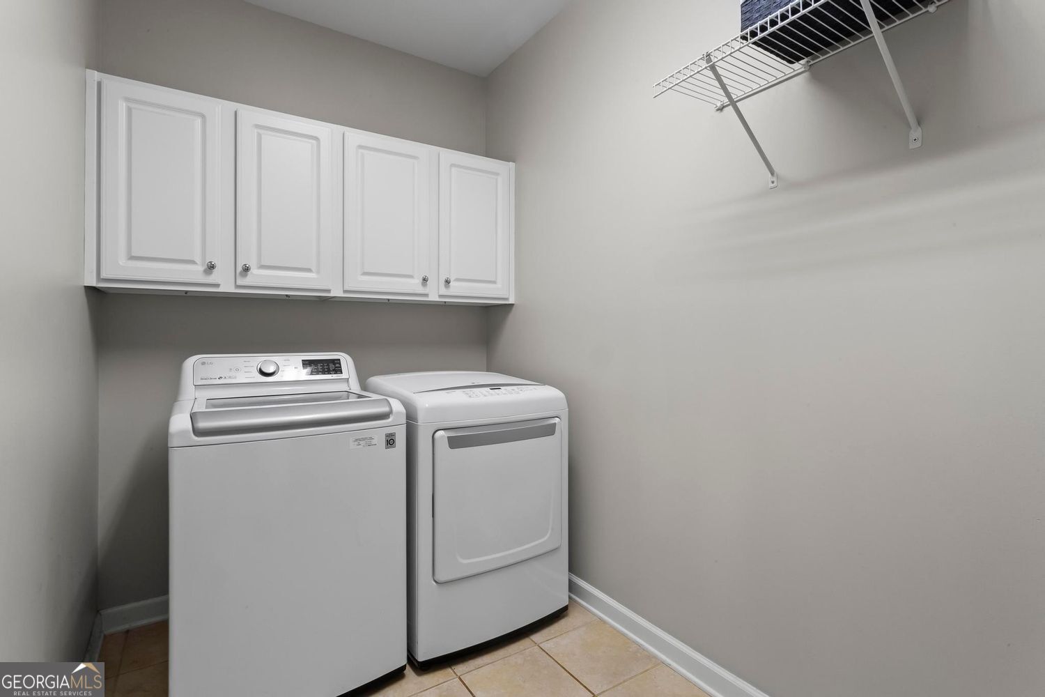 Alpharetta, Georgia 30005, United States, 5 Bedrooms Bedrooms, ,4 BathroomsBathrooms,Residential,Pending,192244