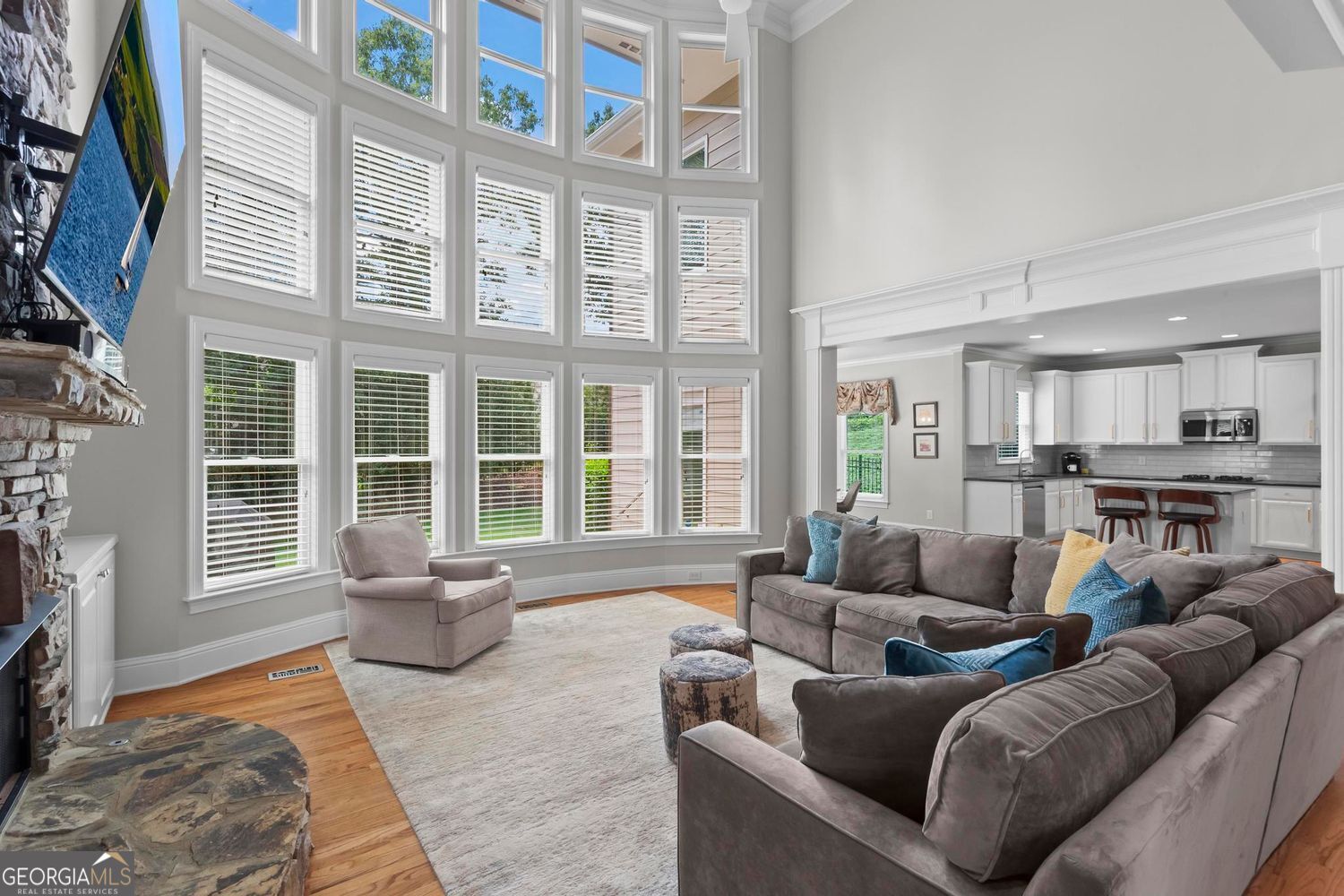 Alpharetta, Georgia 30005, United States, 5 Bedrooms Bedrooms, ,4 BathroomsBathrooms,Residential,Pending,192244