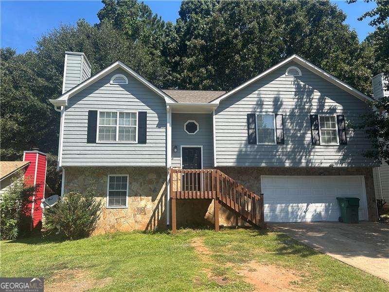 This charming home is designed for comfort and style, featuring three bedrooms and two full bathrooms, you are welcomed into a comfortable living room that leads around to a separate dining room which sits off the kitchen. The kitchen which also has it's own eating area overlooks the family room. This home is perfect for the first time home buyer or the investor looking to add to their portfolio.