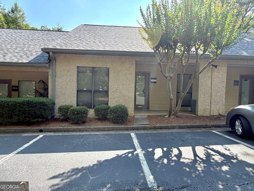 Photo of 875 Old Roswell Road #G-300, Roswell, GA 30076 (MLS # 10802306)